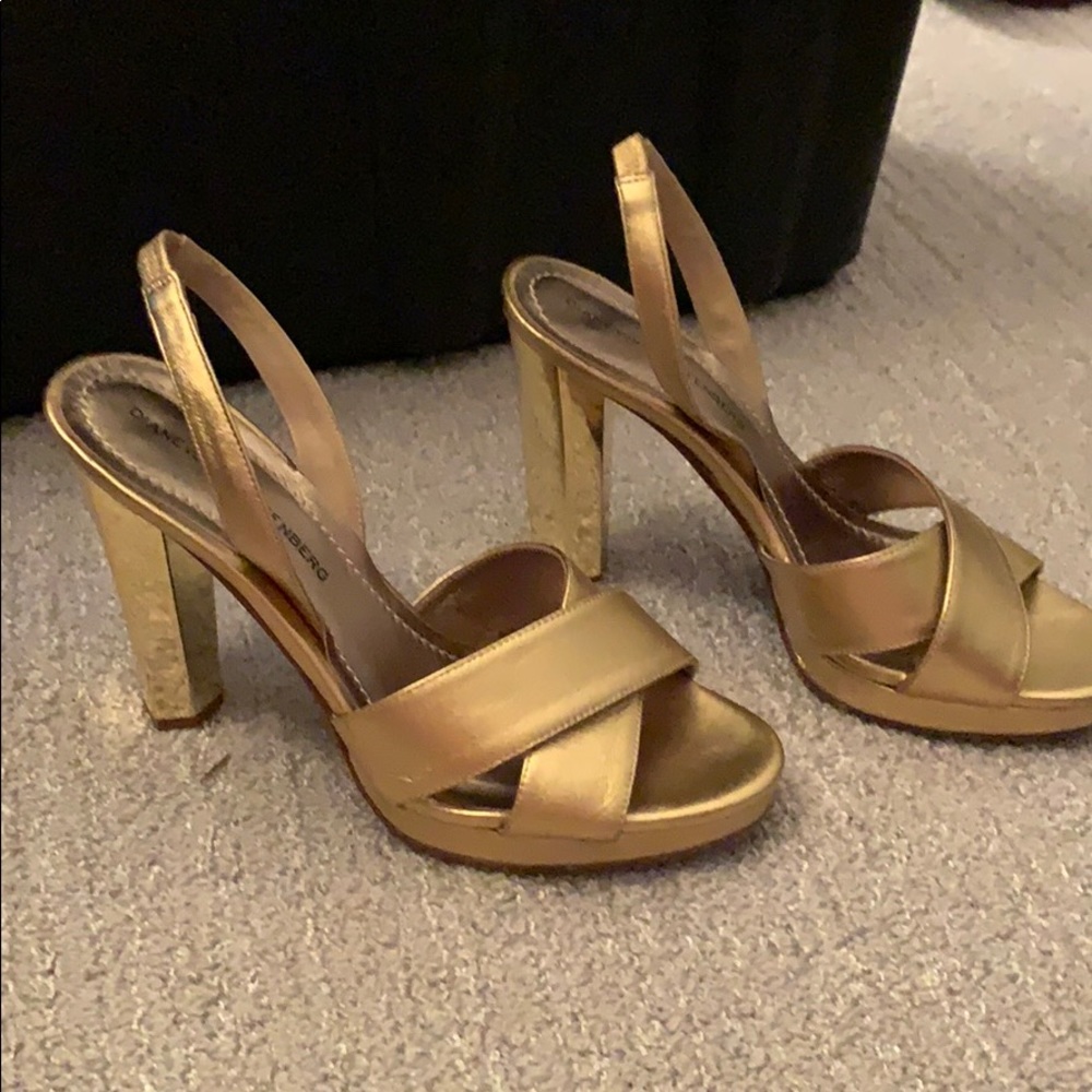 Gold pumps - Picture 2 of 3